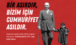 Cumhuriyetin Temelinde Aydınlanmış, Bilinçli, İnsan Onuruna Dayalı Birlikte Yaşamı Benimsemiş Toplumsal Yapı Bulunmaktadır